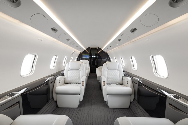 Bombardier Challenger 300, photo 2