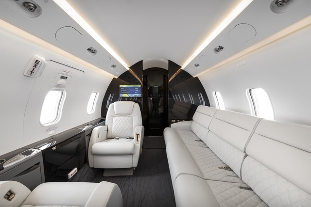 Bombardier Challenger 300, photo 3