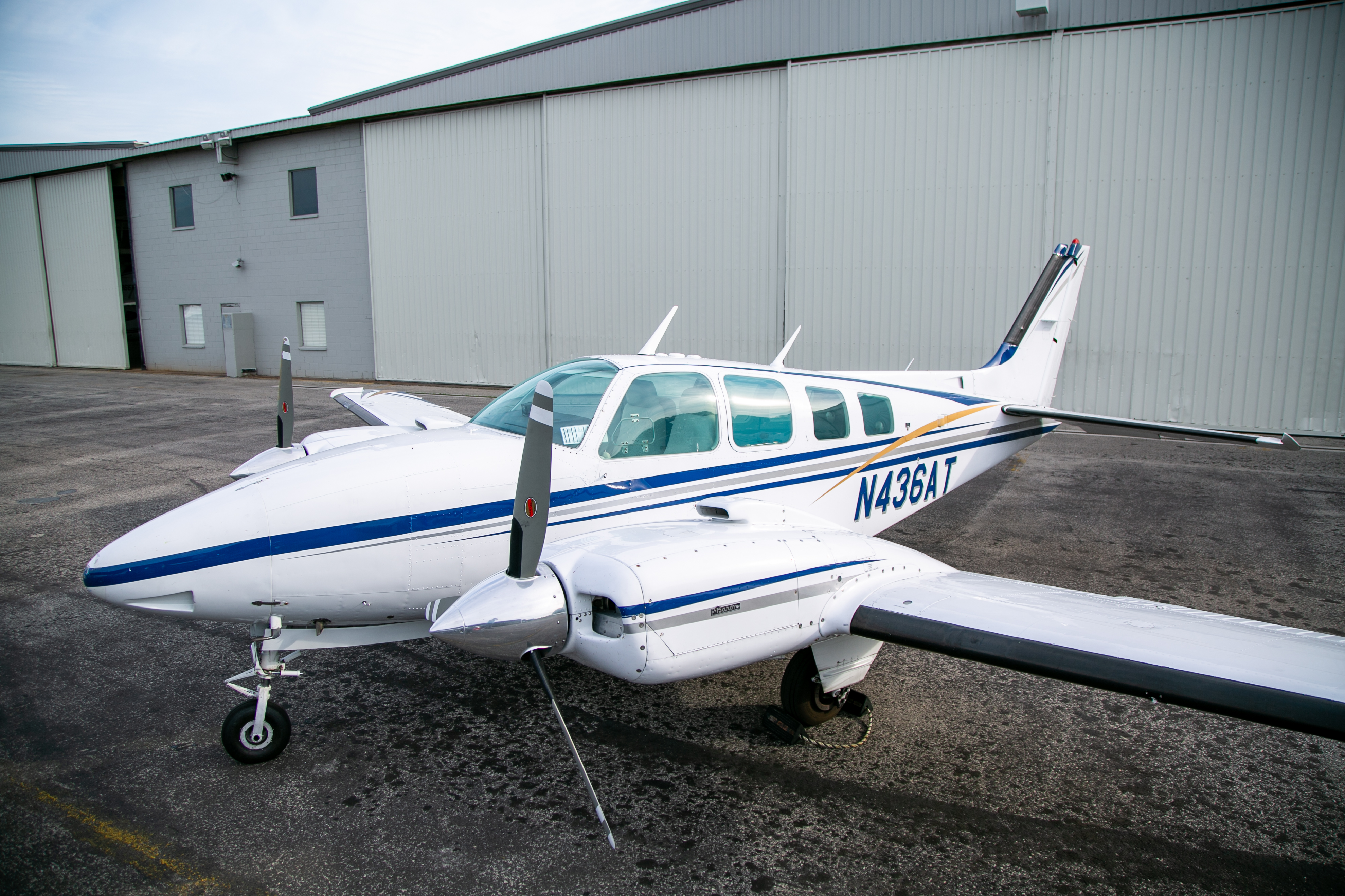Beechcraft Baron 58, photo 2