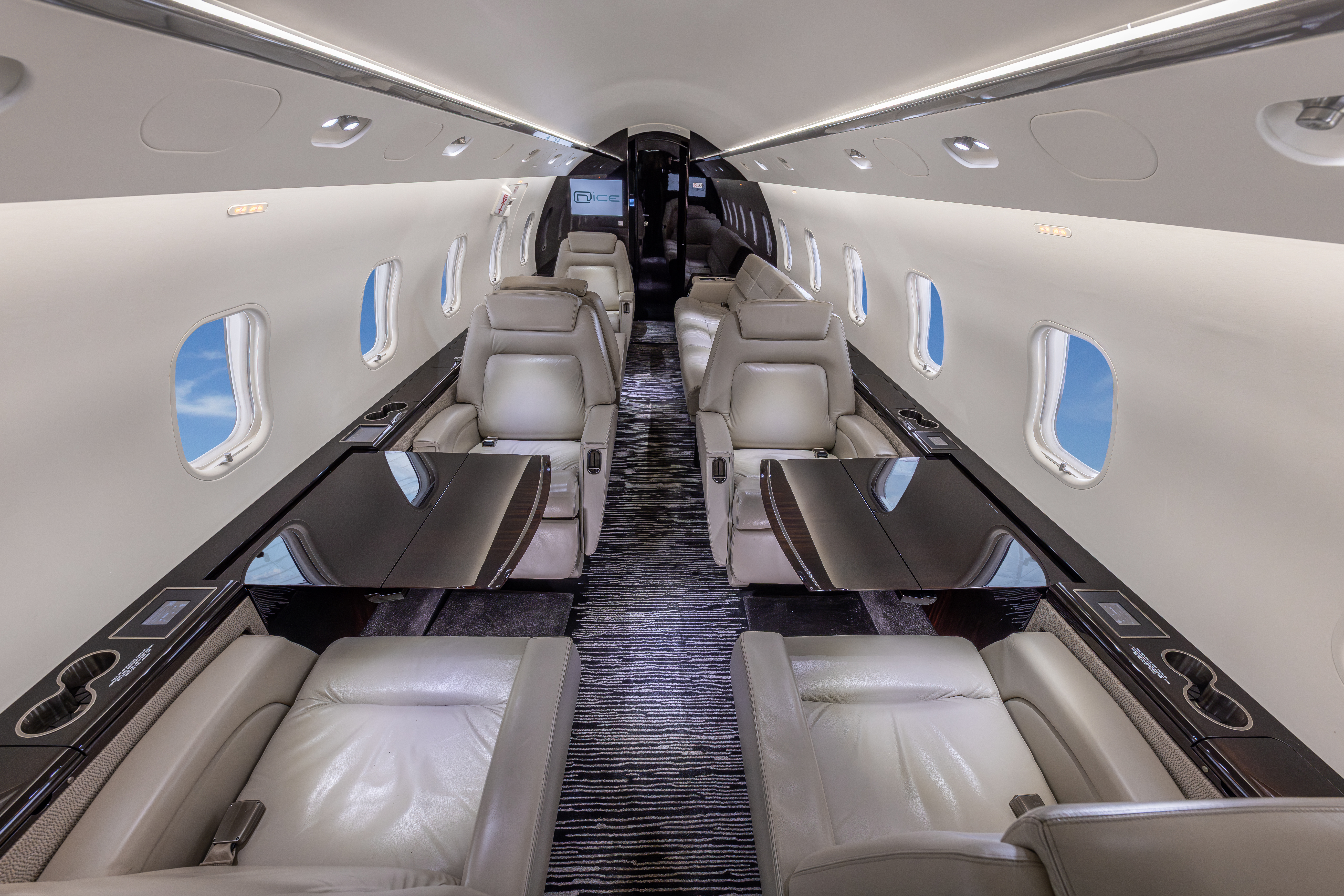 Bombardier Challenger 300, photo 2