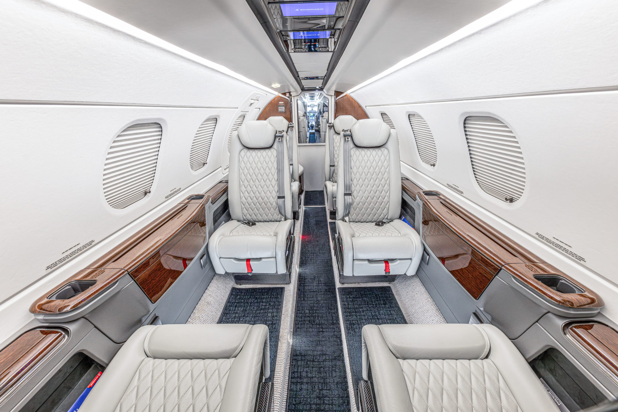 Embraer Phenom 300, photo 2