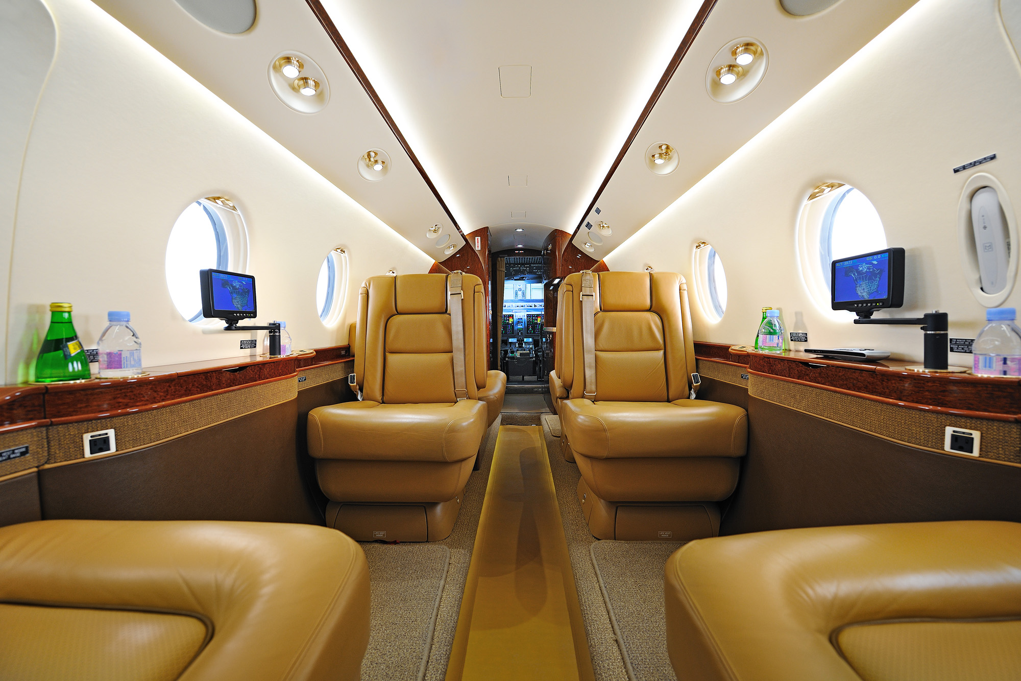 Gulfstream G150, photo 1