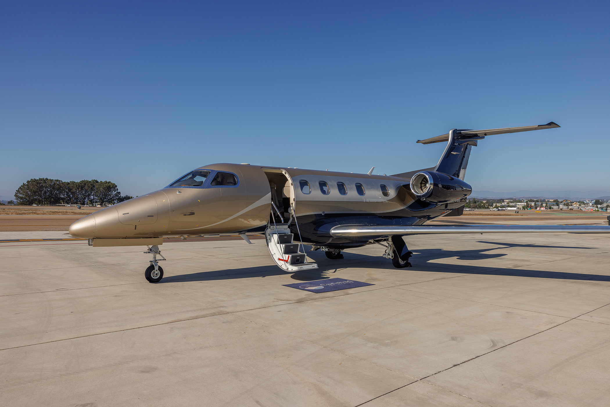 Embraer Phenom 300, photo 1