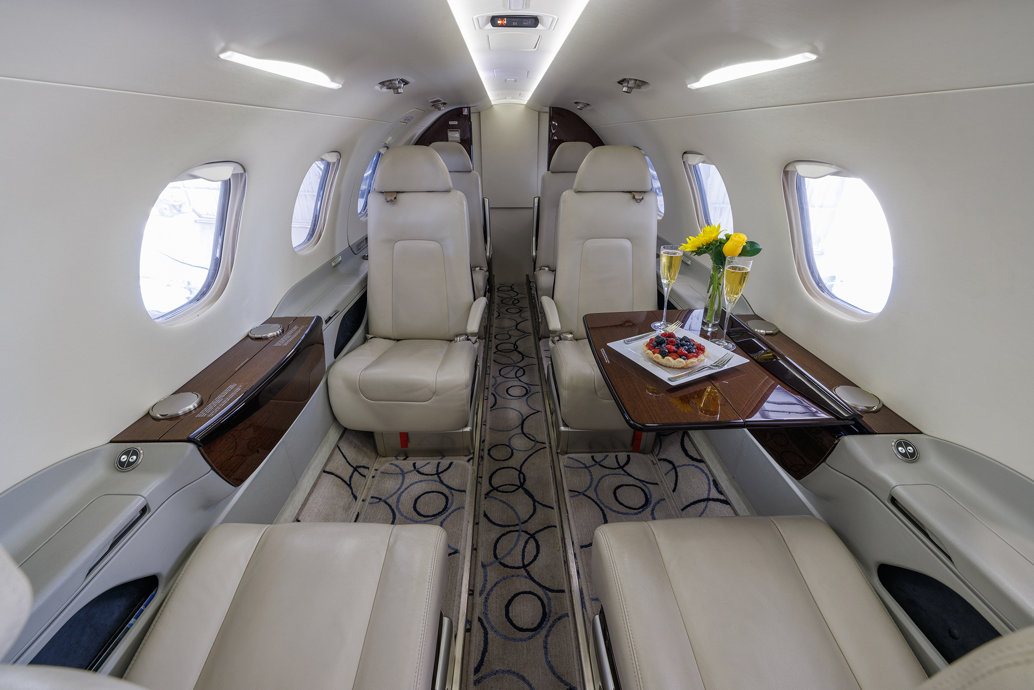 Embraer Phenom 300, photo 2