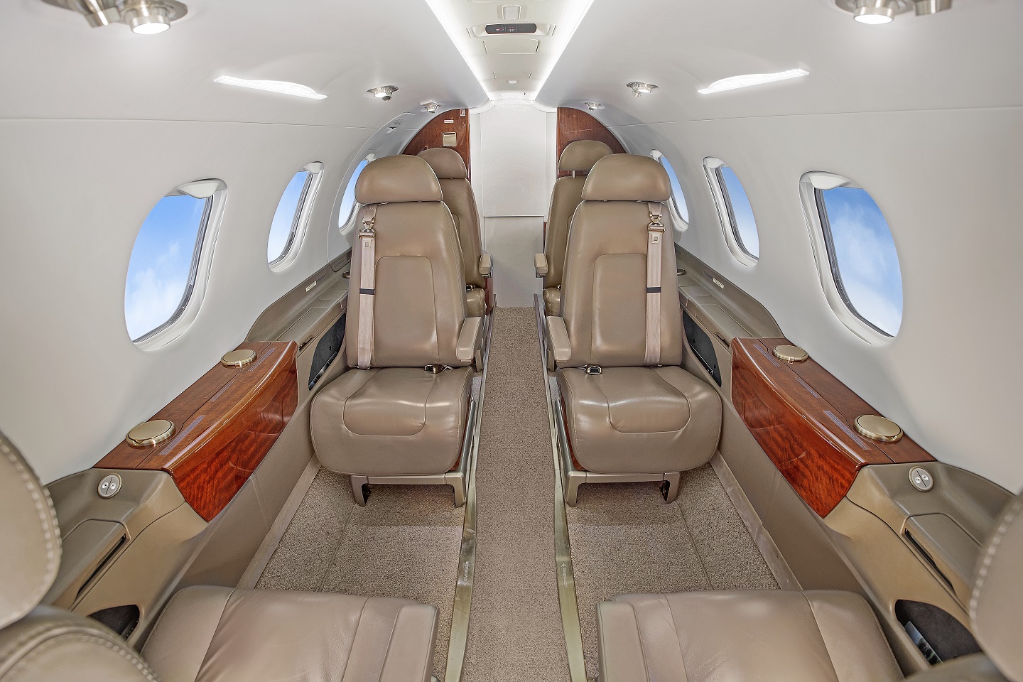 Embraer Phenom 300, photo 2