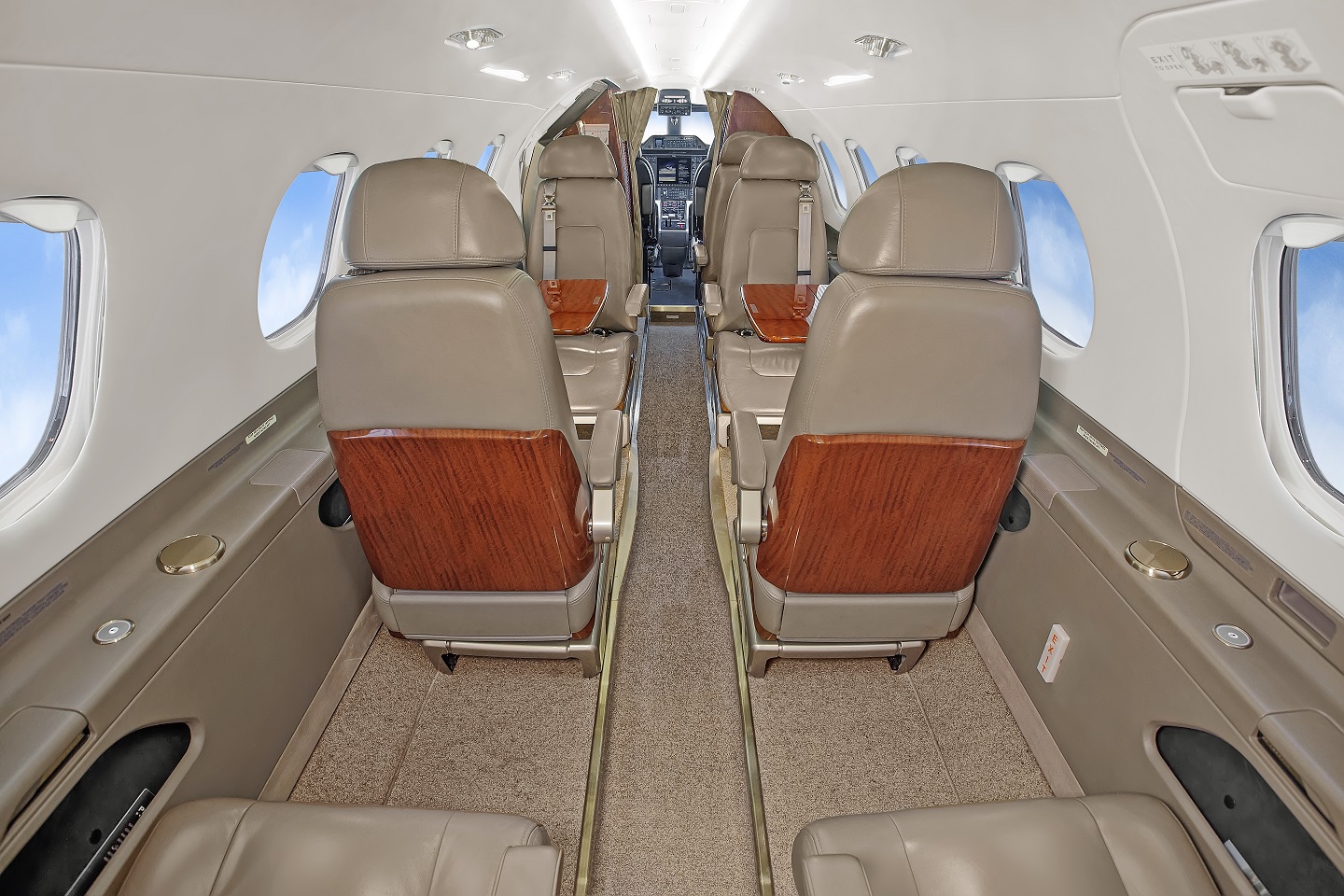 Embraer Phenom 300, photo 3