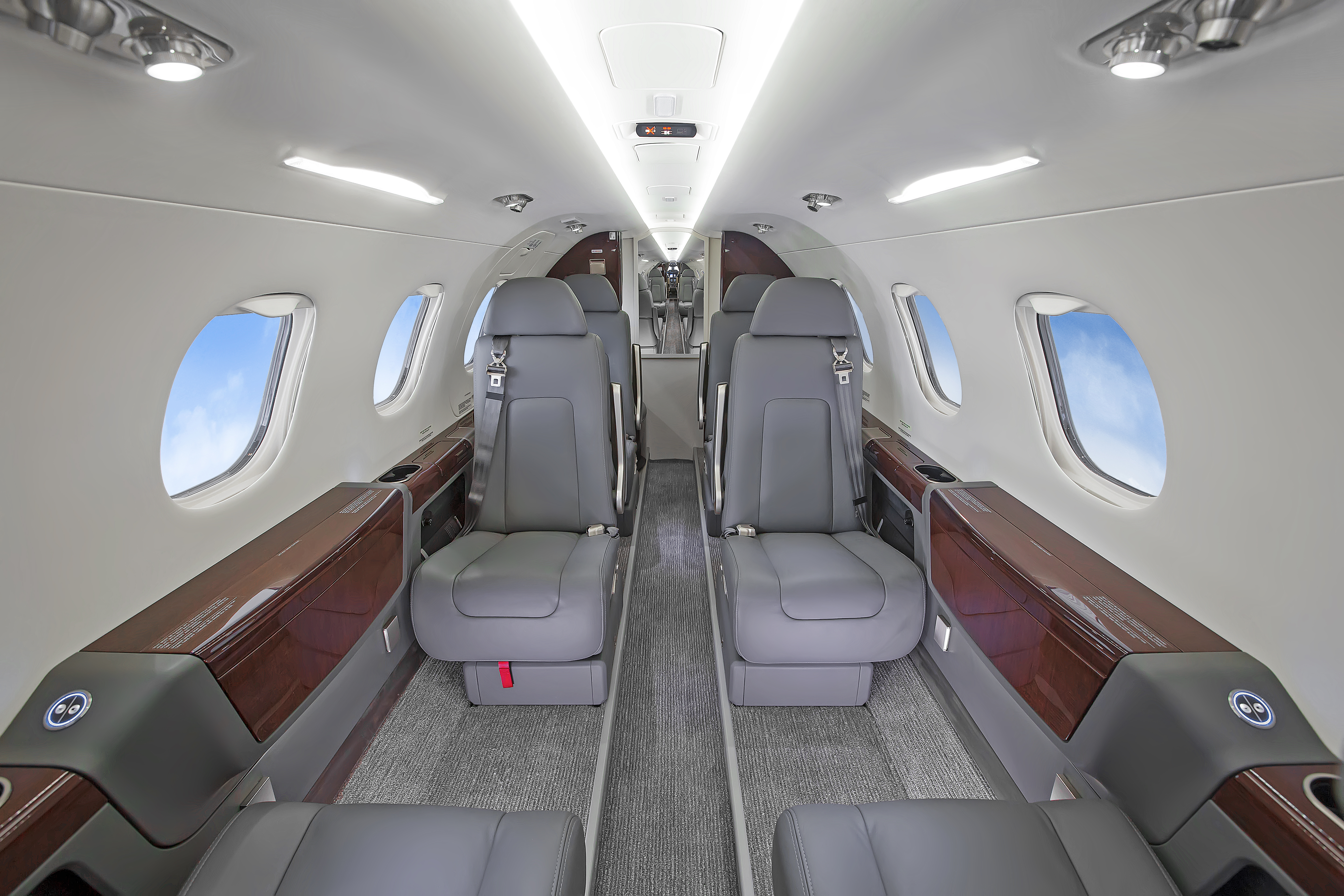 Embraer Phenom 300, photo 2