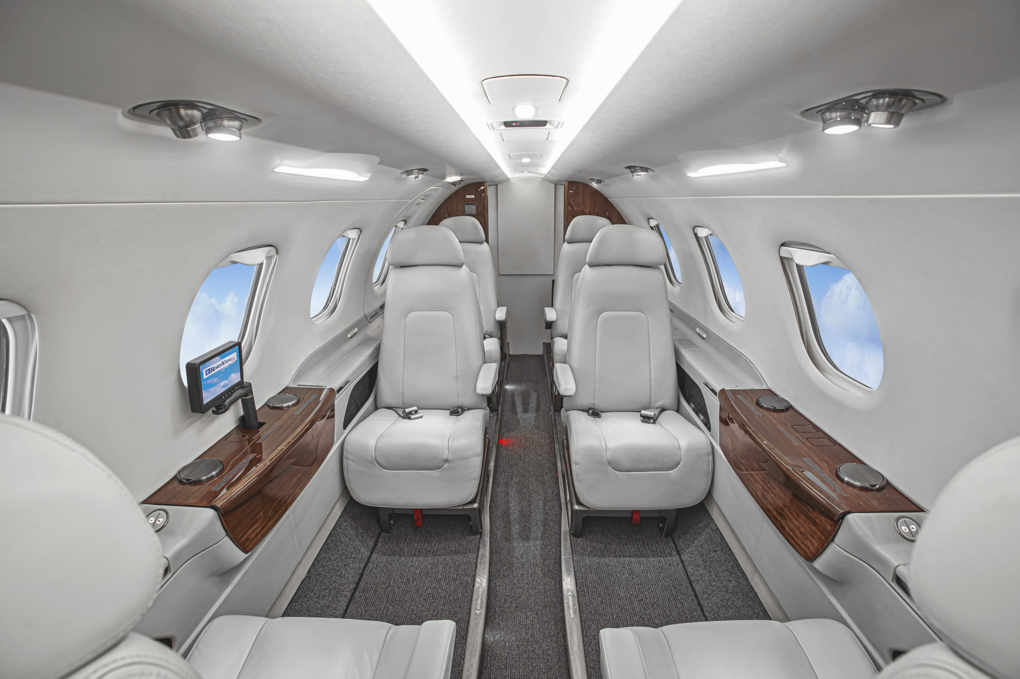 Embraer Phenom 300, photo 2