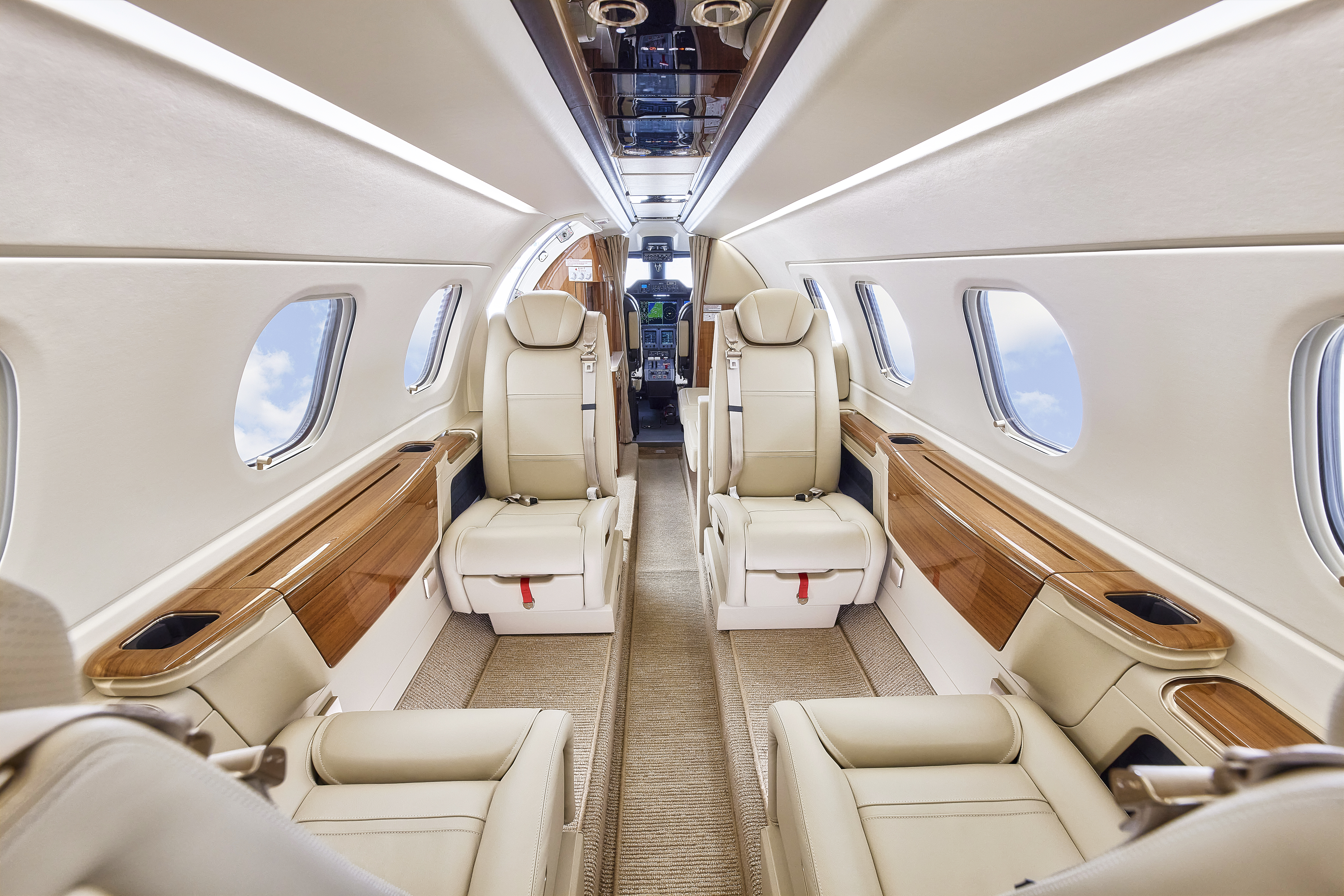 Embraer Phenom 300, photo 2