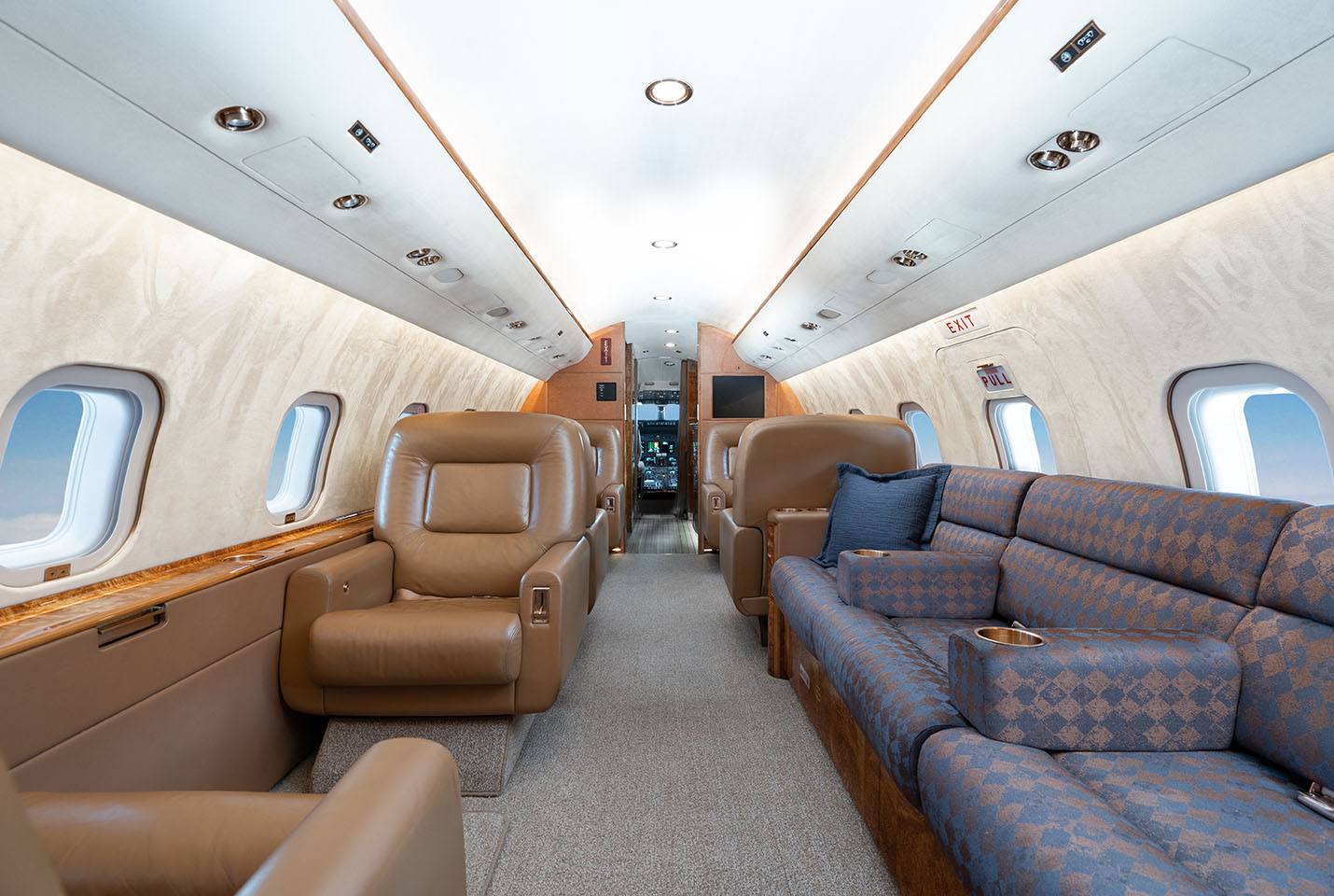 Bombardier Challenger 604, photo 2
