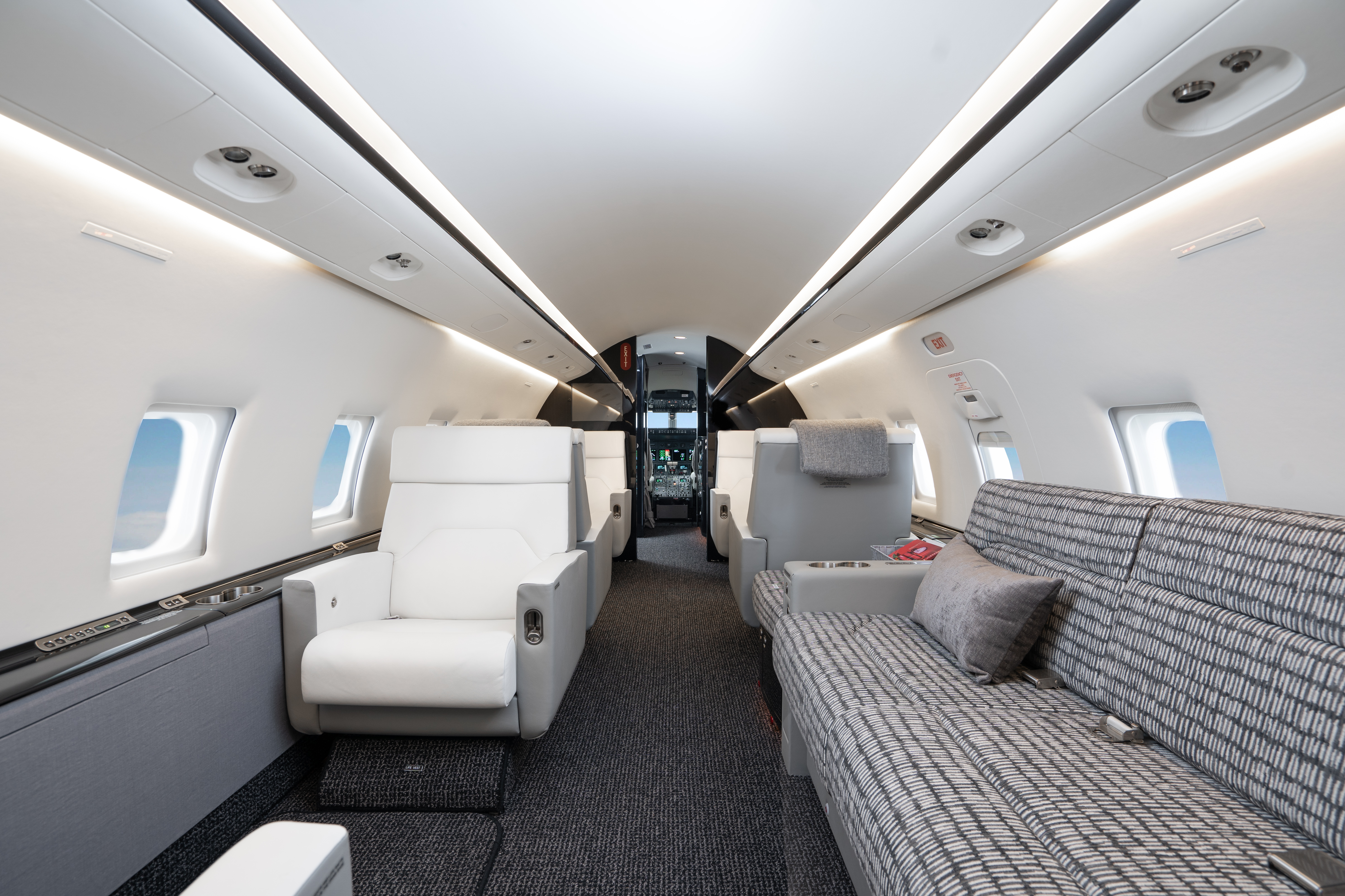 Bombardier Challenger 604, photo 3