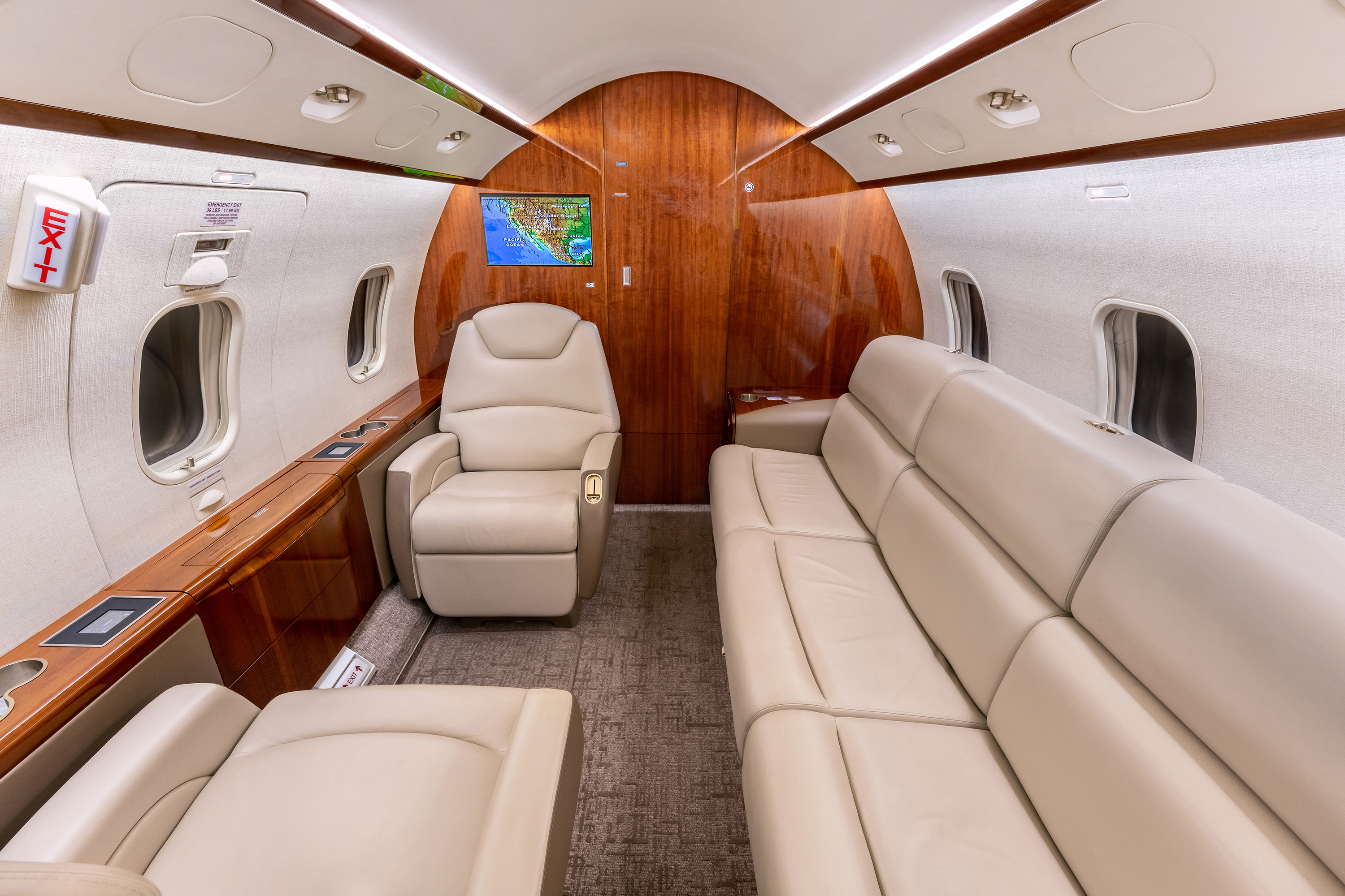 Bombardier Challenger 300, photo 5
